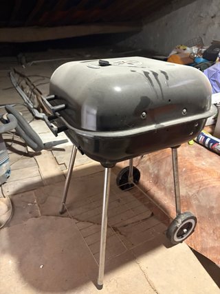 Barbacoa pequeña con ruedas