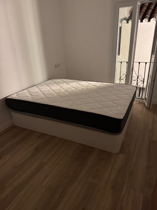Cama con base y colchón