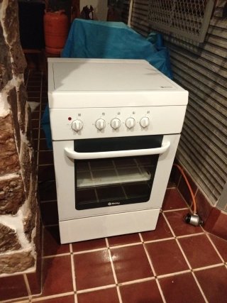 Cocina con Horno y Fogones Balay