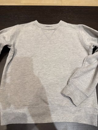 Sudadera Gris de Cuello Redondo