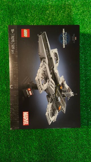 LEGO Marvel The Avengers Helicarrier 76295