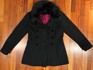 Abrigo ZARA Negro con Cuello de Pelo