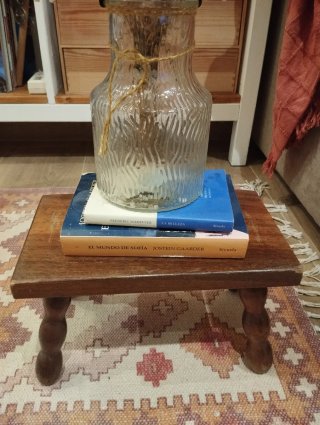 Taburete Antiguo de Madera