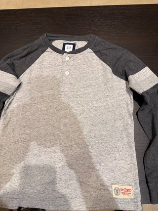 Camiseta Henley Gap Gris y Azul