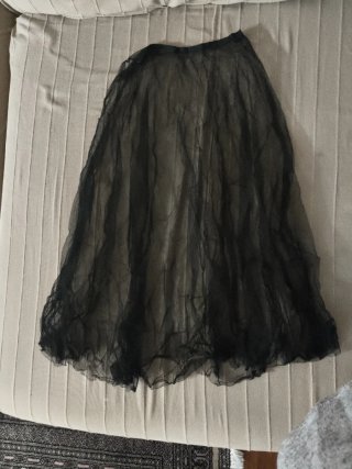Falda de gasa negra