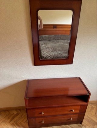 Cómoda con Espejo de Madera