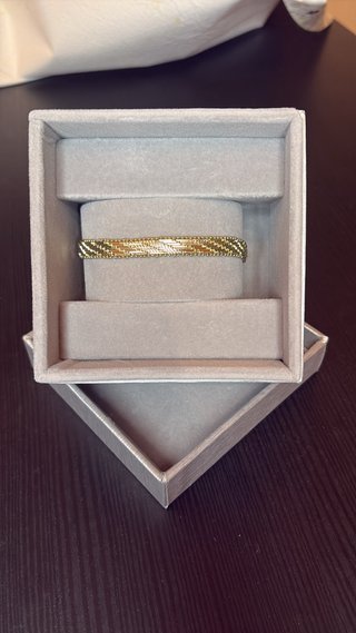 Pulsera elegante dorada