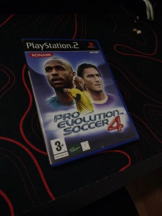 Pro Evolution Soccer 4 (PS2)