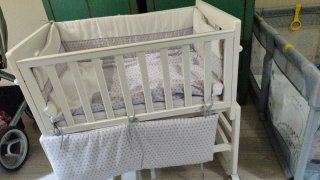 Mini cuna blanca de colecho con textil de estrella