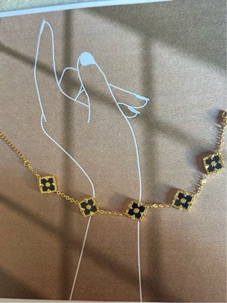 Pulsera con motivos florales
