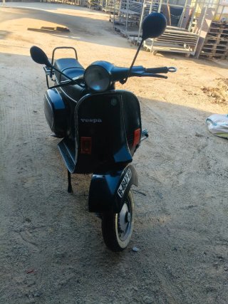 Moto Vespa Clásica Negra