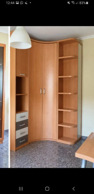 Armario esquinero de madera