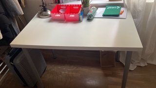 Mesa de escritorio blanca