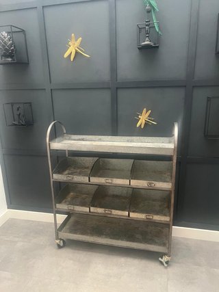 Carrito Auxiliar Metálico con Ruedas