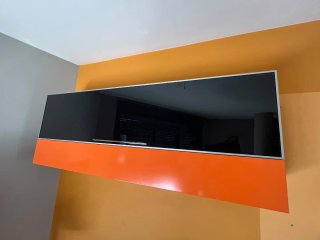 Mueble Colgante Negro y Naranja