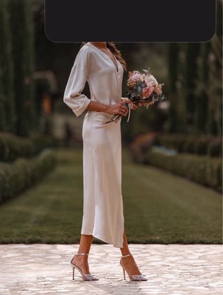 Vestido largo beige para novia o invitada