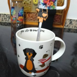 Taza con Cuchara de Perro Salchicha