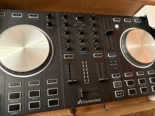 Controladora DJ The Next Beat by Tiësto LX1
