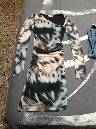 Vestido estampado con mangas largas