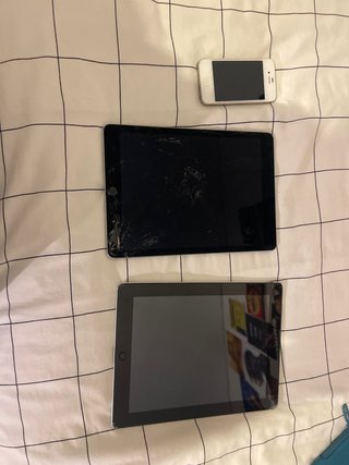 Lote de iPads y móviles antiguos