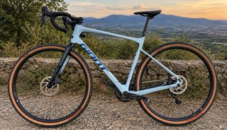 Bicicleta Gravel Giant Revolt 3 Carbono ML