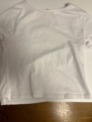 Top blanco de manga corta Bershka