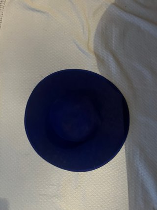 Sombrero de ala ancha azul