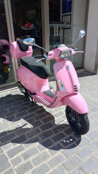Vespa Sprint 2024 Rosa