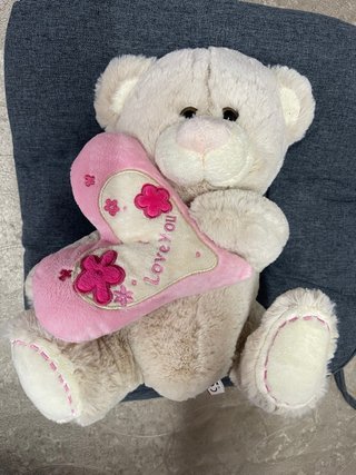 Oso de peluche con corazón 30 cm de grande