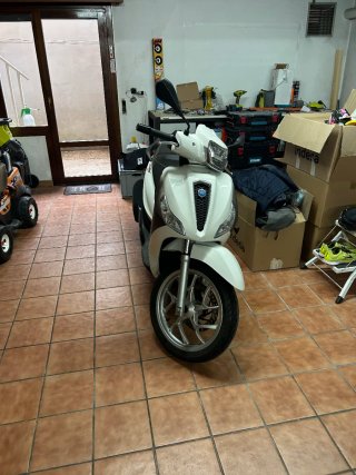 Scooter Piaggio Medley Blanca