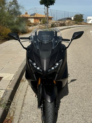 Yamaha TMAX 560 Tech Max Dark Magma