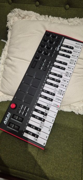 Teclado Controlador Akai MPK Mini Plus