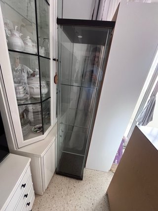 Vitrina de Cristal con Estructura Negra