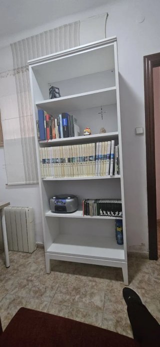 Librería Blanca de Madera