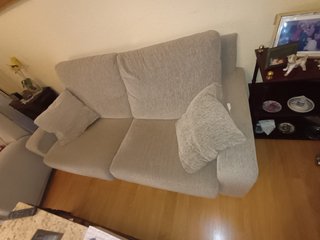 Sofá de tela gris