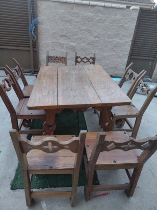 Conjunto de mesa y 6 sillas de madera