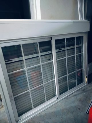 Ventana 139x172 climalit con persiana y mosquitera
