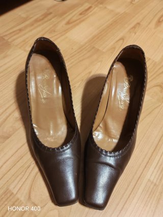 Zapatos de tacón Bravo Java marrones de piel