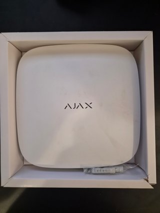 Ajax Hub 2 con fuente de alimentación 6V