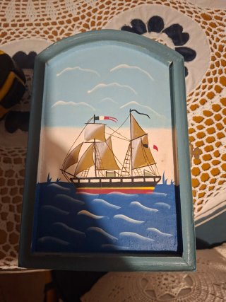 Caja de llaves madera barco con llave