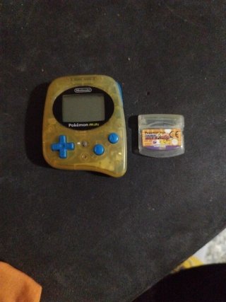 Nintendo Pokémon Mini Amarillo y juego poquemon