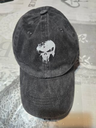 Gorra Negra con Estampado