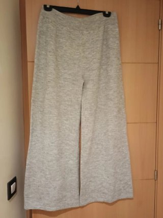 Pantalón de punto gris