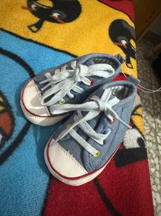 Zapatos de bebé tipo zapatilla