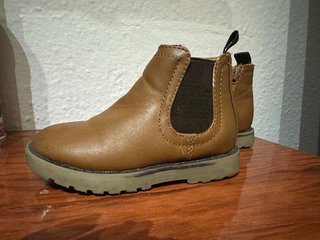 Botas de niño color camel