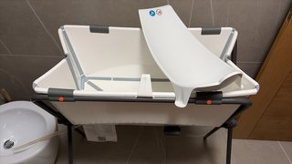 Bañera Stokke con patas y adaptador