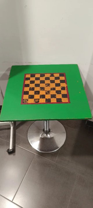 Mesa de Ajedrez con Base Metálica , acero cromado