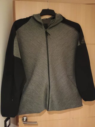 Sudadera Adidas con Capucha