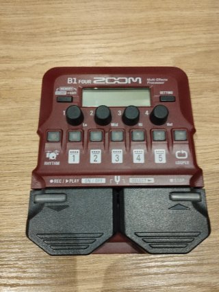 Zoom B1 Four Procesador Multiefectos Bajo