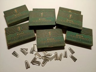 Lote de 8 Cajas de Clips Antiguos